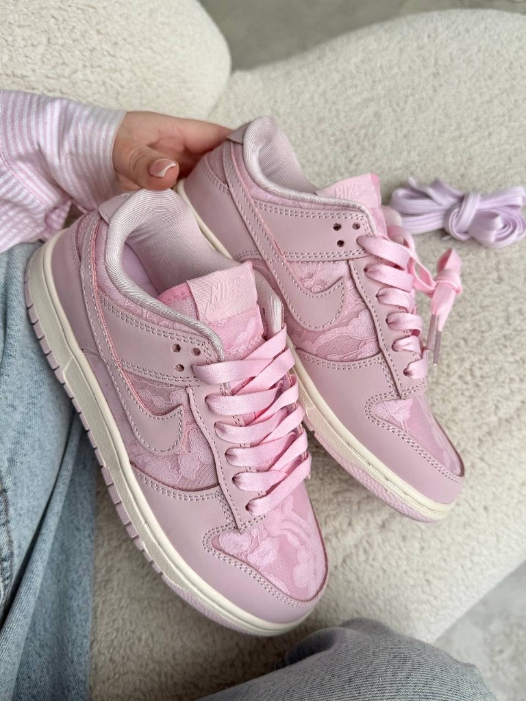 Nike Dunk Low Lace Pack Regal Pink