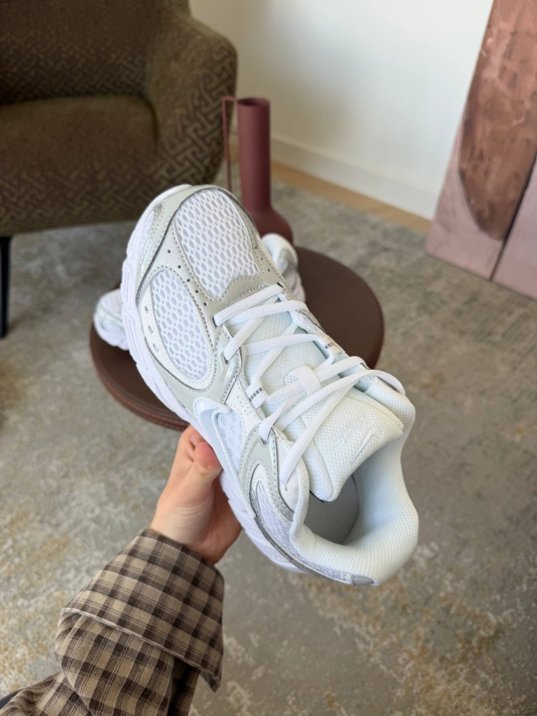 Nike V5 Metallic 1